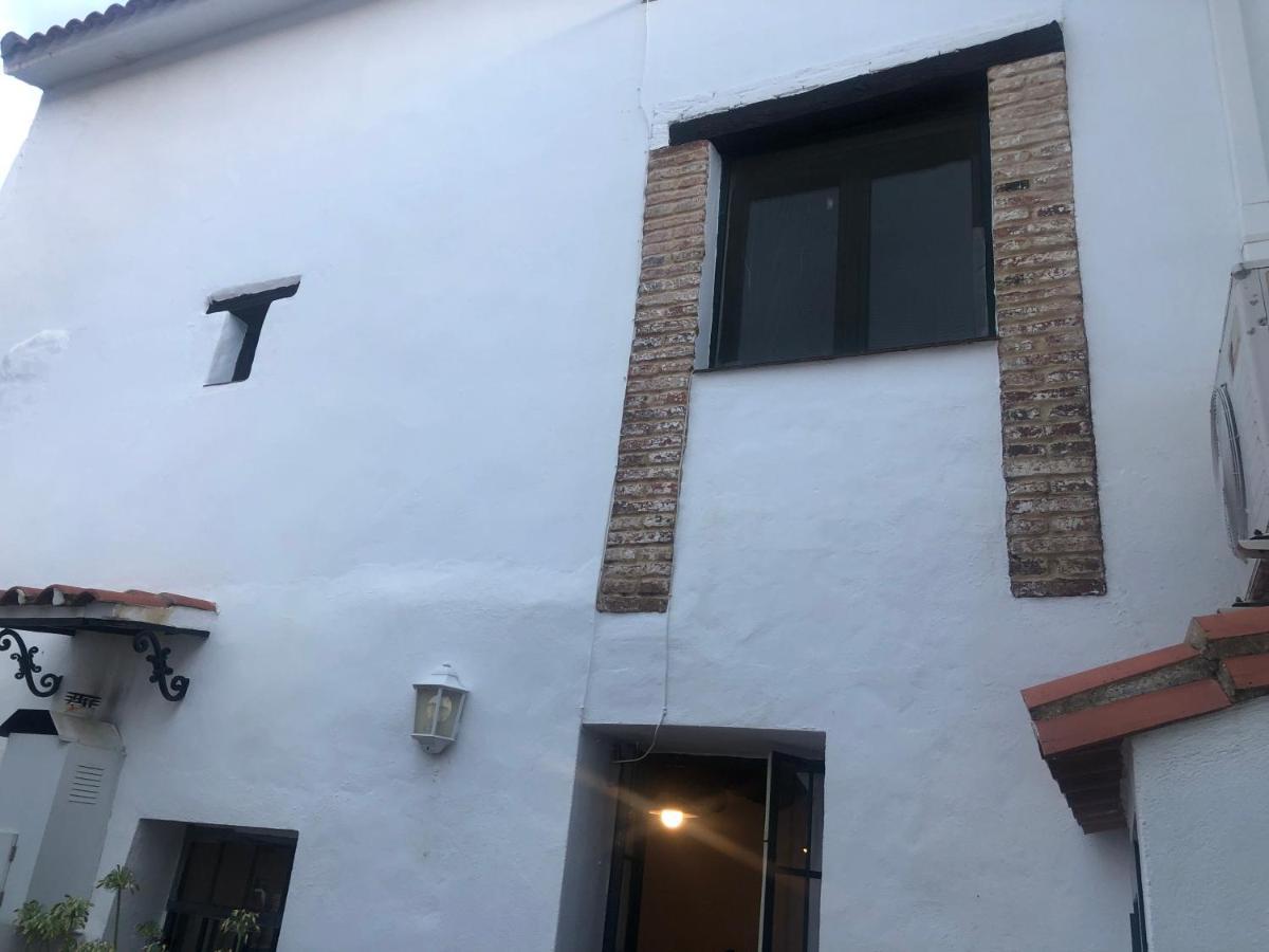 Acogedora Casa De Pueblo Con Piscina Villa ฟูเอนเตรีโดส ภายนอก รูปภาพ