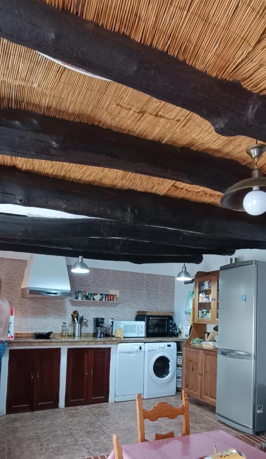 Acogedora Casa De Pueblo Con Piscina Villa ฟูเอนเตรีโดส ภายนอก รูปภาพ