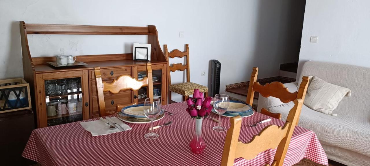 Acogedora Casa De Pueblo Con Piscina Villa ฟูเอนเตรีโดส ภายนอก รูปภาพ