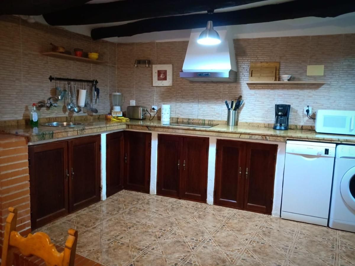 Acogedora Casa De Pueblo Con Piscina Villa ฟูเอนเตรีโดส ภายนอก รูปภาพ
